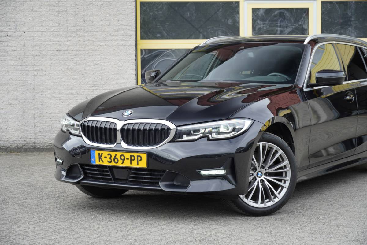 BMW 3 Serie BMW 3-serie Touring 318i Automaat! High Executive Edition BJ2021 Lmv 18″ | Led V+A | Pdc | Elek. achterklep | Navi | Virtual cockpit | Dashboard verlichting | Climate control | Cruise control | Lederen bekleding | Sportstoelen | Verwarmde voorstoelen | Zwarte hemel