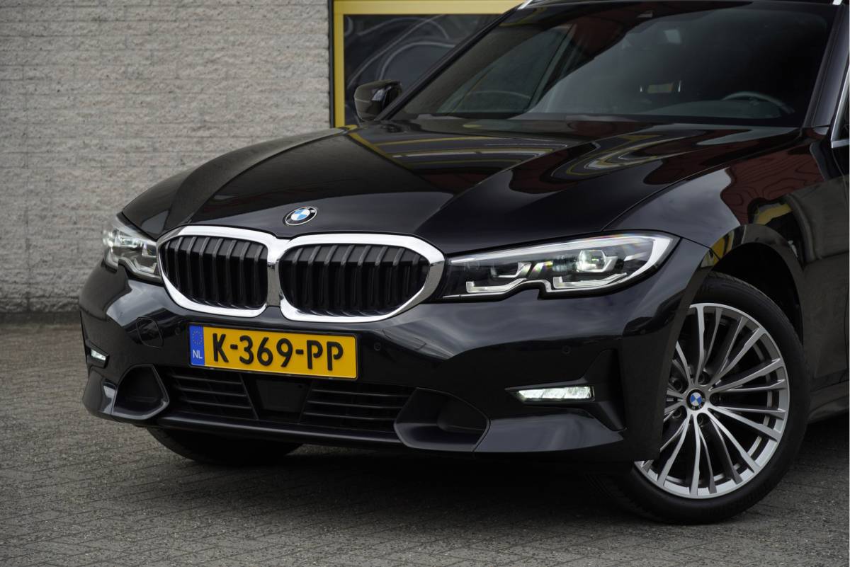 BMW 3 Serie BMW 3-serie Touring 318i Automaat! High Executive Edition BJ2021 Lmv 18″ | Led V+A | Pdc | Elek. achterklep | Navi | Virtual cockpit | Dashboard verlichting | Climate control | Cruise control | Lederen bekleding | Sportstoelen | Verwarmde voorstoelen | Zwarte hemel