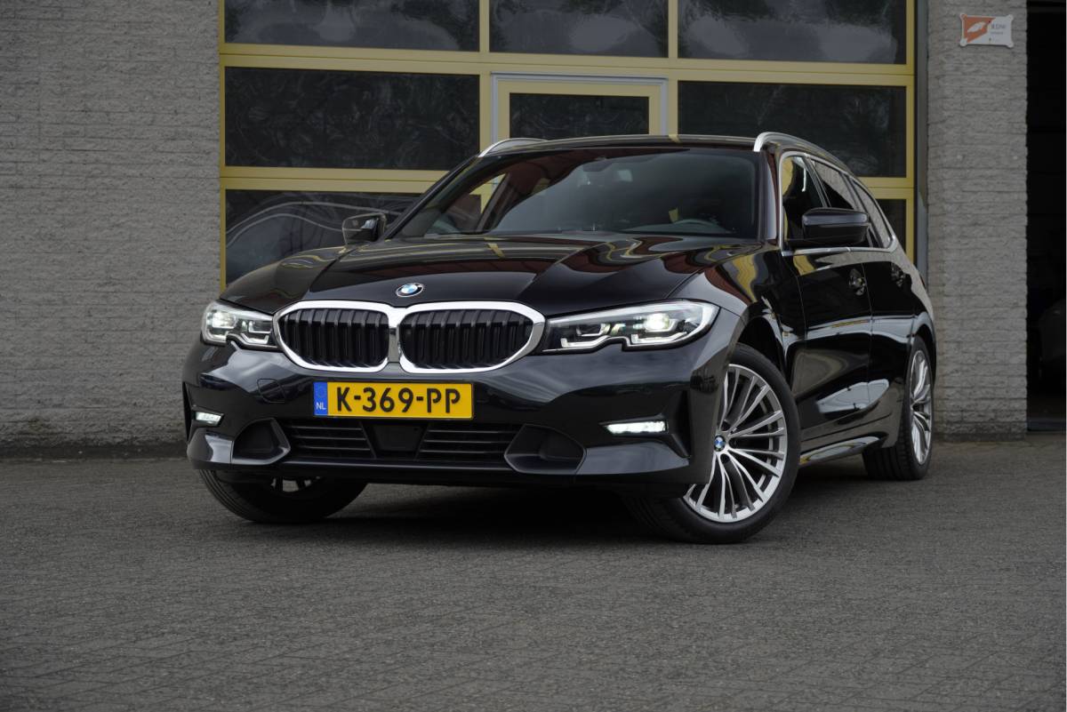 BMW 3 Serie BMW 3-serie Touring 318i Automaat! High Executive Edition BJ2021 Lmv 18″ | Led V+A | Pdc | Elek. achterklep | Navi | Virtual cockpit | Dashboard verlichting | Climate control | Cruise control | Lederen bekleding | Sportstoelen | Verwarmde voorstoelen | Zwarte hemel