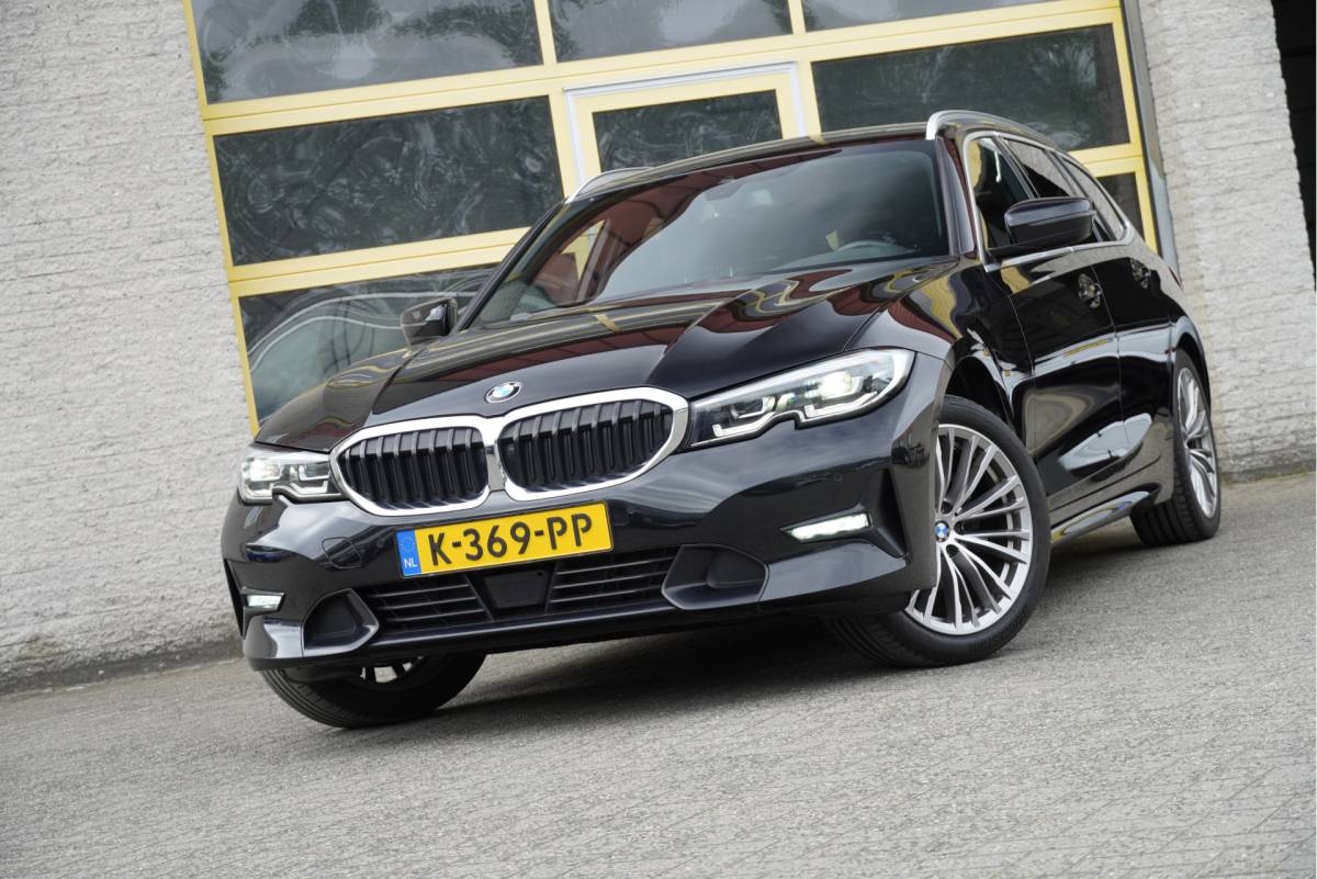 BMW 3 Serie BMW 3-serie Touring 318i Automaat! High Executive Edition BJ2021 Lmv 18″ | Led V+A | Pdc | Elek. achterklep | Navi | Virtual cockpit | Dashboard verlichting | Climate control | Cruise control | Lederen bekleding | Sportstoelen | Verwarmde voorstoelen | Zwarte hemel