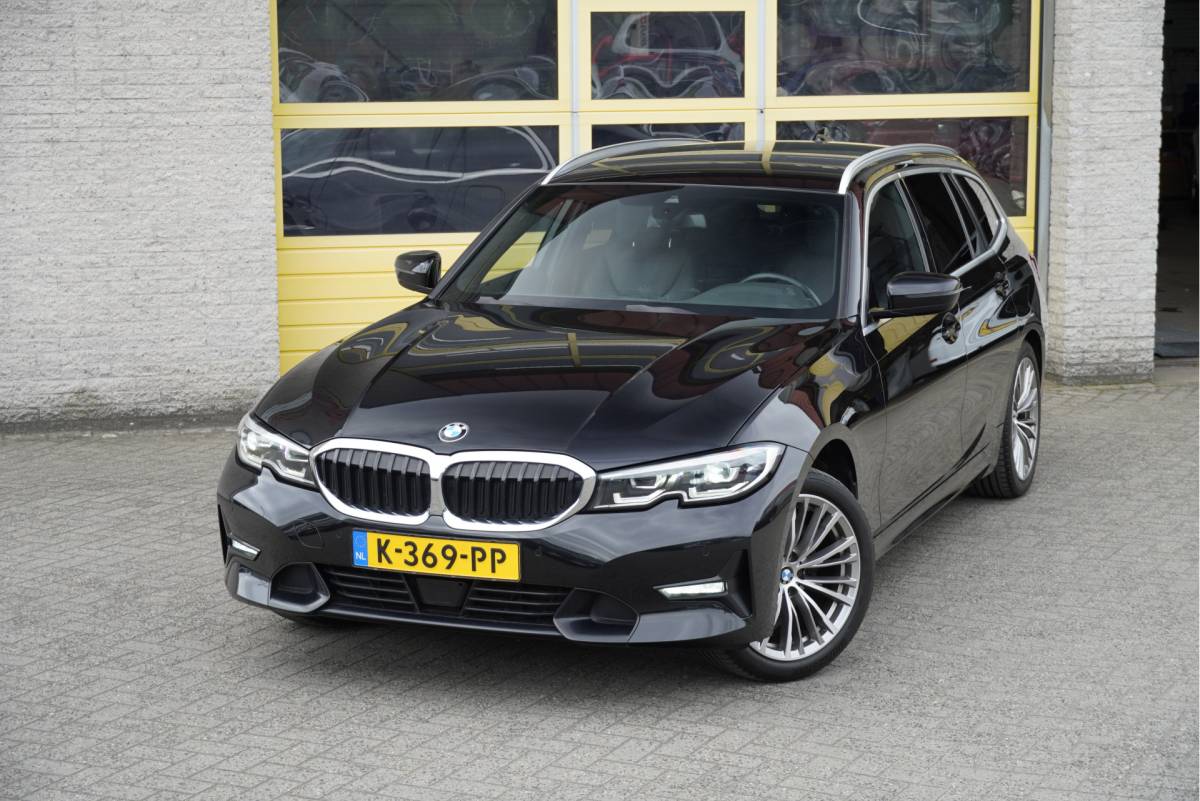 BMW 3 Serie BMW 3-serie Touring 318i Automaat! High Executive Edition BJ2021 Lmv 18″ | Led V+A | Pdc | Elek. achterklep | Navi | Virtual cockpit | Dashboard verlichting | Climate control | Cruise control | Lederen bekleding | Sportstoelen | Verwarmde voorstoelen | Zwarte hemel