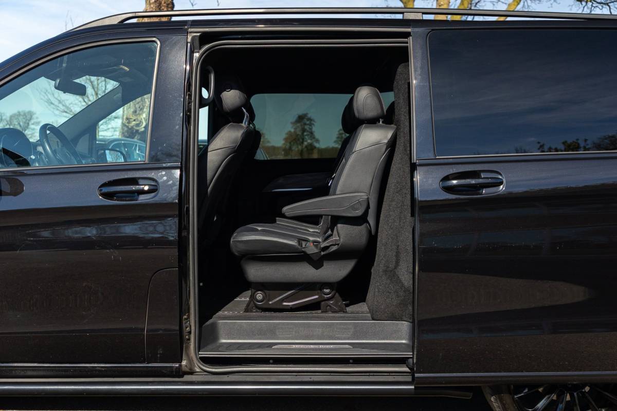 Mercedes-Benz V-Klasse Mercedes-Benz V-klasse 300d Lang DC Edition I Marcopolo I Schuifdeur Links I Leder I Apple CarPlay I Nieuwstaat