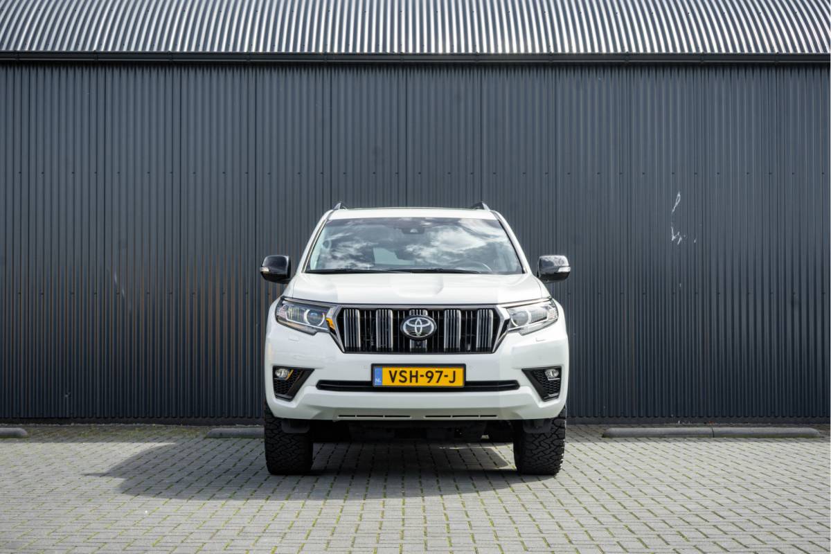 Toyota Land Cruiser Toyota Land Cruiser 2.8D-4D | 204 PK | 4X4 | Vol Opties | Automaat | Luchtvering | 360° camera | Adapt.Cruise | Stoelverw. & -koeling | LED