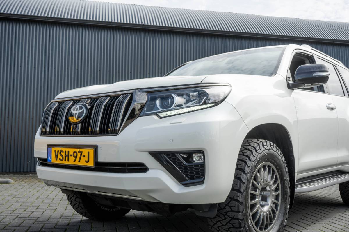 Toyota Land Cruiser Toyota Land Cruiser 2.8D-4D | 204 PK | 4X4 | Vol Opties | Automaat | Luchtvering | 360° camera | Adapt.Cruise | Stoelverw. & -koeling | LED