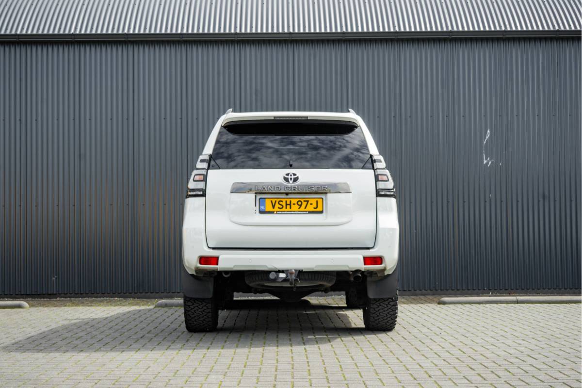 Toyota Land Cruiser Toyota Land Cruiser 2.8D-4D | 204 PK | 4X4 | Vol Opties | Automaat | Luchtvering | 360° camera | Adapt.Cruise | Stoelverw. & -koeling | LED