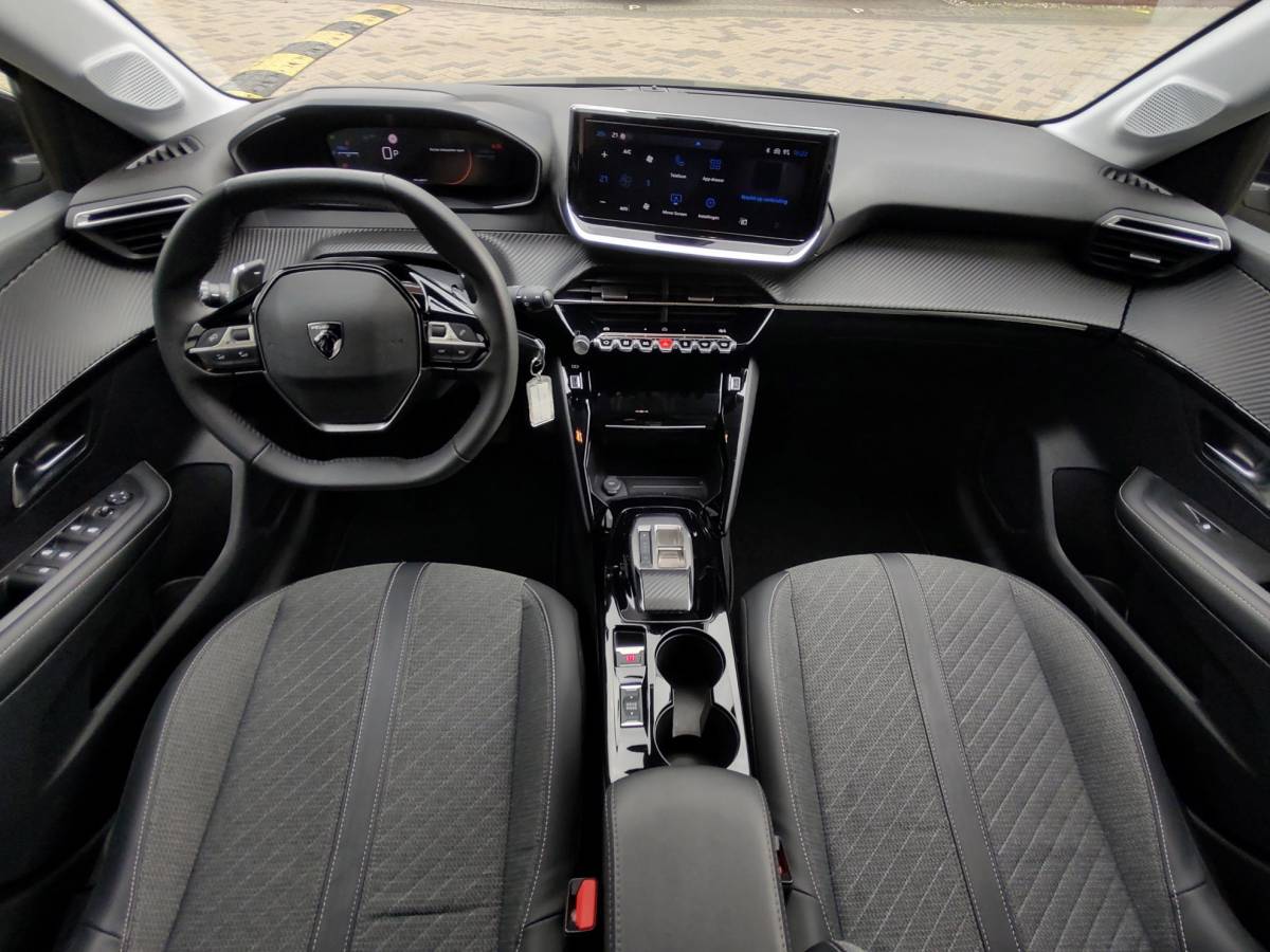 Peugeot 208 Peugeot 208 1.2 Hybrid 110 e-DCS6 Allure Automaat Carplay-Navigatie Led