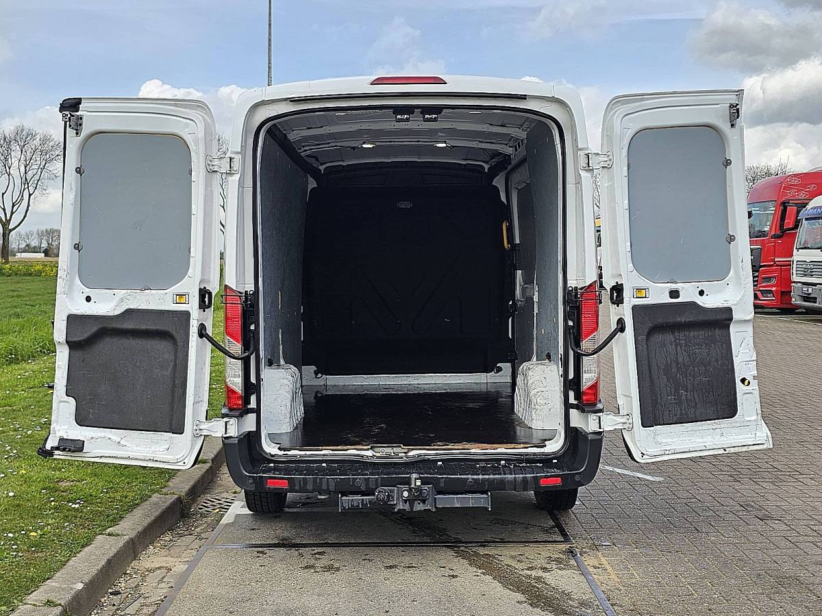 Ford Transit FORD TRANSIT 2.0 l2h2 euro6 trekhaak!