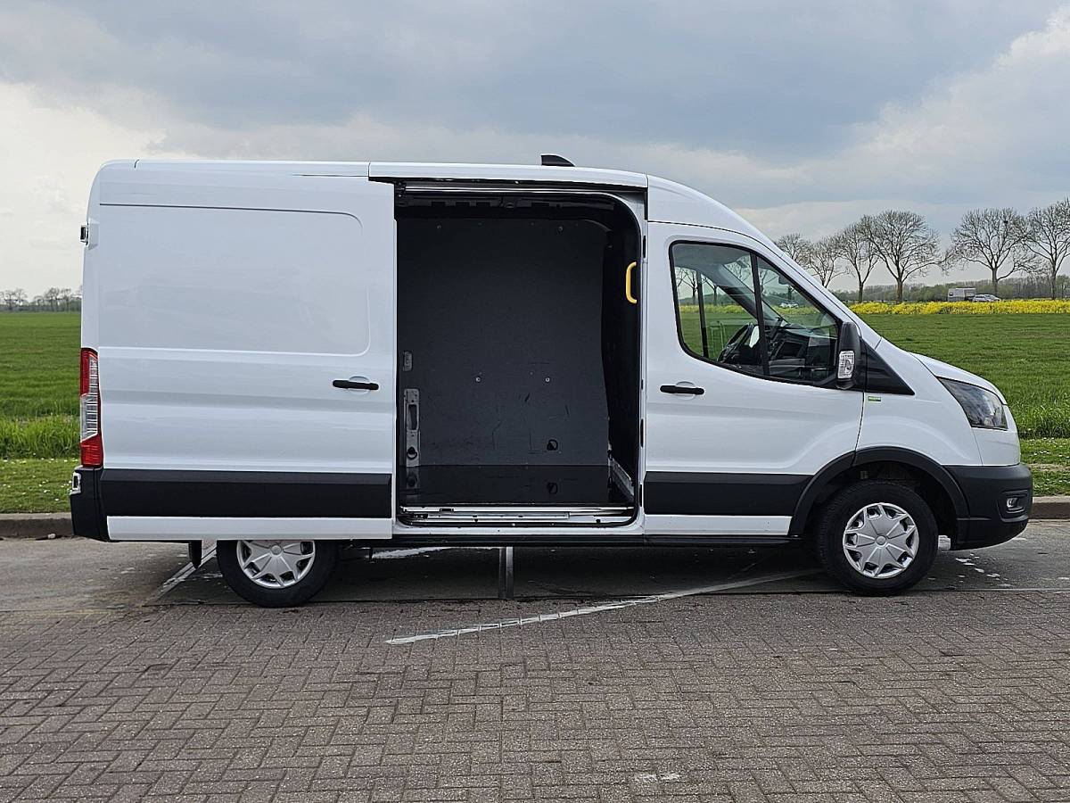 Ford Transit FORD TRANSIT 2.0 l2h2 euro6 trekhaak!