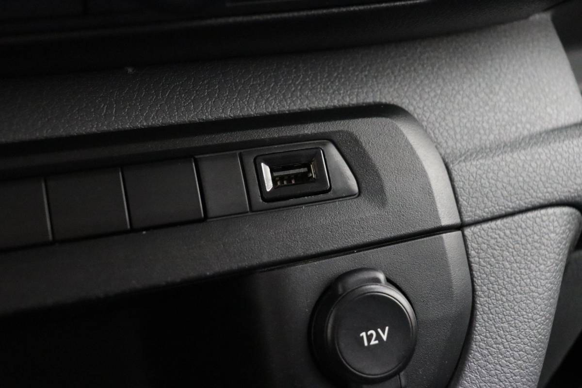 Peugeot Expert Peugeot Expert 227S 2.0 BlueHDI 180pk Automaat Premium Pack | 2-Zits | Trekhaak | Grip Control | Navigatie | Achteruitrijcamera | Airco | Cruise Control | Dodehoeksensor | Laadruimte betimmering