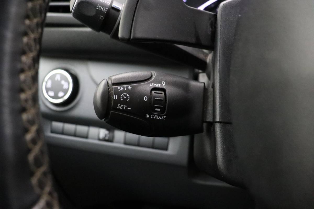Peugeot Expert Peugeot Expert 227S 2.0 BlueHDI 180pk Automaat Premium Pack | 2-Zits | Trekhaak | Grip Control | Navigatie | Achteruitrijcamera | Airco | Cruise Control | Dodehoeksensor | Laadruimte betimmering