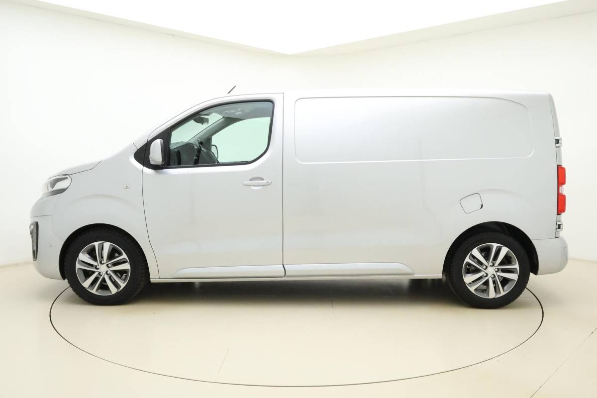 Peugeot Expert Peugeot Expert 227S 2.0 BlueHDI 180pk Automaat Premium Pack | 2-Zits | Trekhaak | Grip Control | Navigatie | Achteruitrijcamera | Airco | Cruise Control | Dodehoeksensor | Laadruimte betimmering