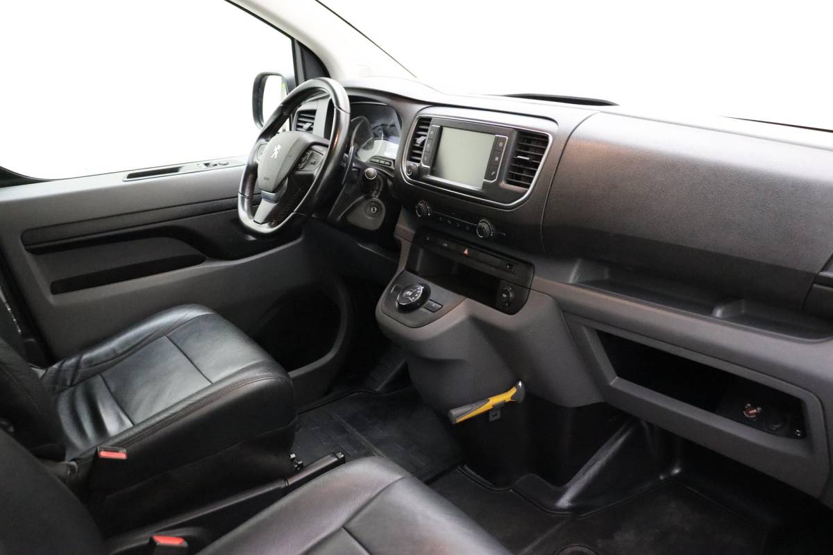 Peugeot Expert Peugeot Expert 227S 2.0 BlueHDI 180pk Automaat Premium Pack | 2-Zits | Trekhaak | Grip Control | Navigatie | Achteruitrijcamera | Airco | Cruise Control | Dodehoeksensor | Laadruimte betimmering
