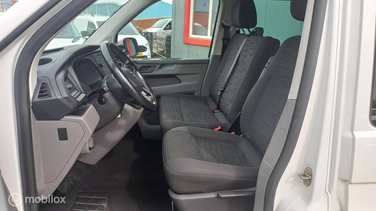 Volkswagen Transporter Volkswagen Transporter Kombi 2.0 TDI L2H1 Highline 9PERSOONS/AUTOMAAT