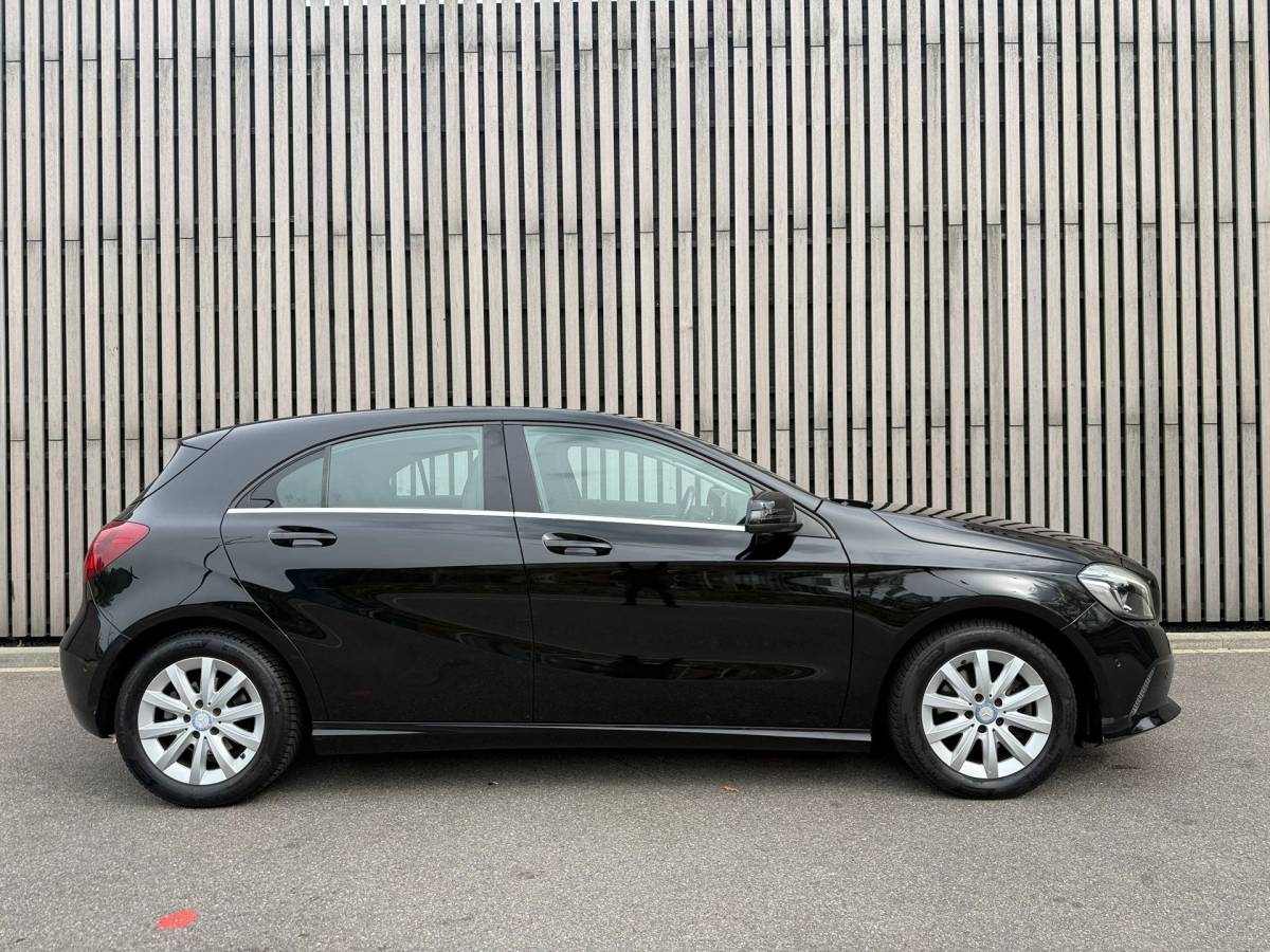 Mercedes-Benz A-Klasse Mercedes-Benz A-klasse 160 Ambition /Led / Cruise / Navigatie