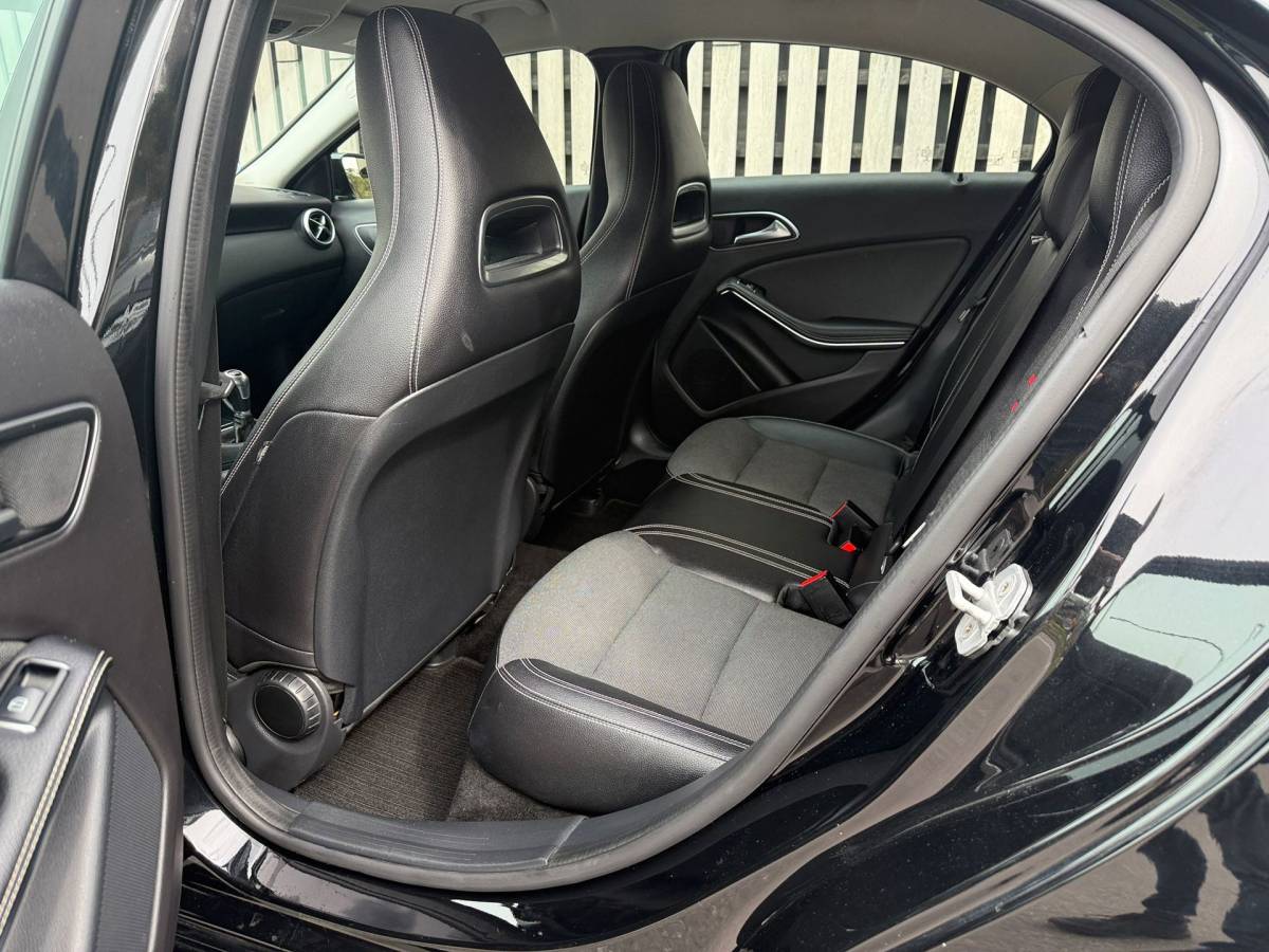 Mercedes-Benz A-Klasse Mercedes-Benz A-klasse 160 Ambition /Led / Cruise / Navigatie