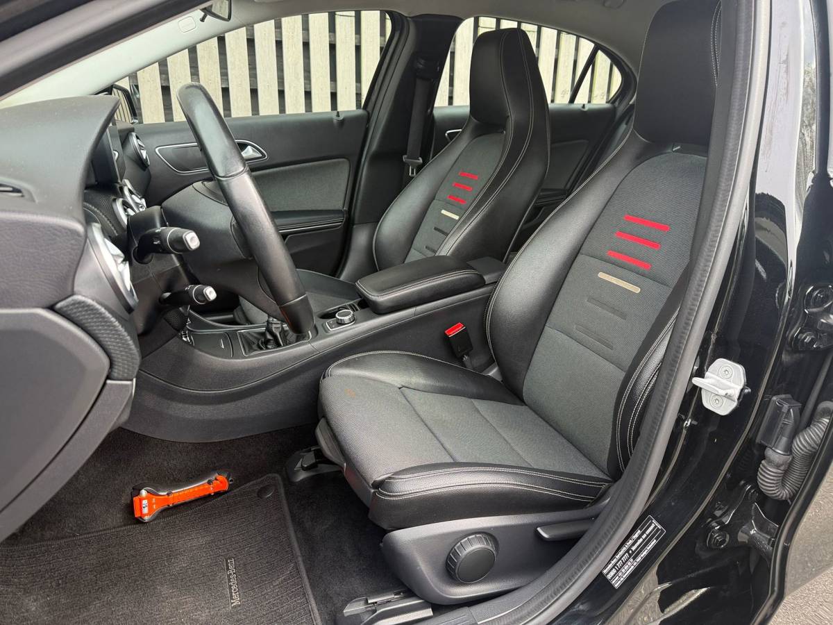 Mercedes-Benz A-Klasse Mercedes-Benz A-klasse 160 Ambition /Led / Cruise / Navigatie