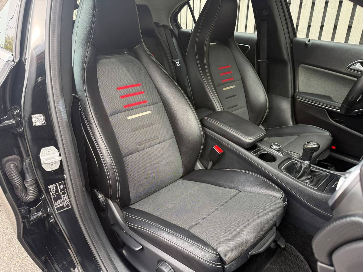 Mercedes-Benz A-Klasse Mercedes-Benz A-klasse 160 Ambition /Led / Cruise / Navigatie