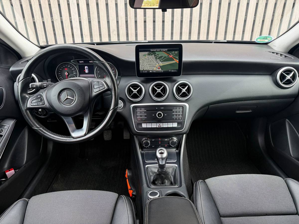 Mercedes-Benz A-Klasse Mercedes-Benz A-klasse 160 Ambition /Led / Cruise / Navigatie