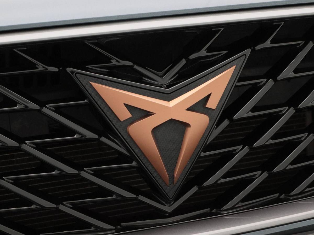 CUPRA Formentor CUPRA Formentor 1.4 e-Hybrid 204 Pk | Stoel/Stuur Verwarming | Panoramadak | Full LED | Adaptive Cruise | Navigatie | CarPlay | 19 Inch | 42.420 Km !!