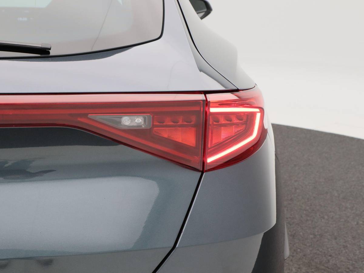 CUPRA Formentor CUPRA Formentor 1.4 e-Hybrid 204 Pk | Stoel/Stuur Verwarming | Panoramadak | Full LED | Adaptive Cruise | Navigatie | CarPlay | 19 Inch | 42.420 Km !!