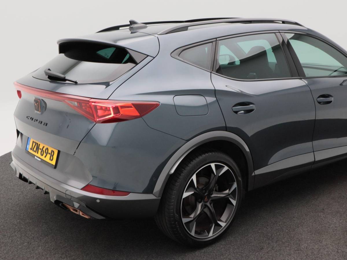 CUPRA Formentor CUPRA Formentor 1.4 e-Hybrid 204 Pk | Stoel/Stuur Verwarming | Panoramadak | Full LED | Adaptive Cruise | Navigatie | CarPlay | 19 Inch | 42.420 Km !!