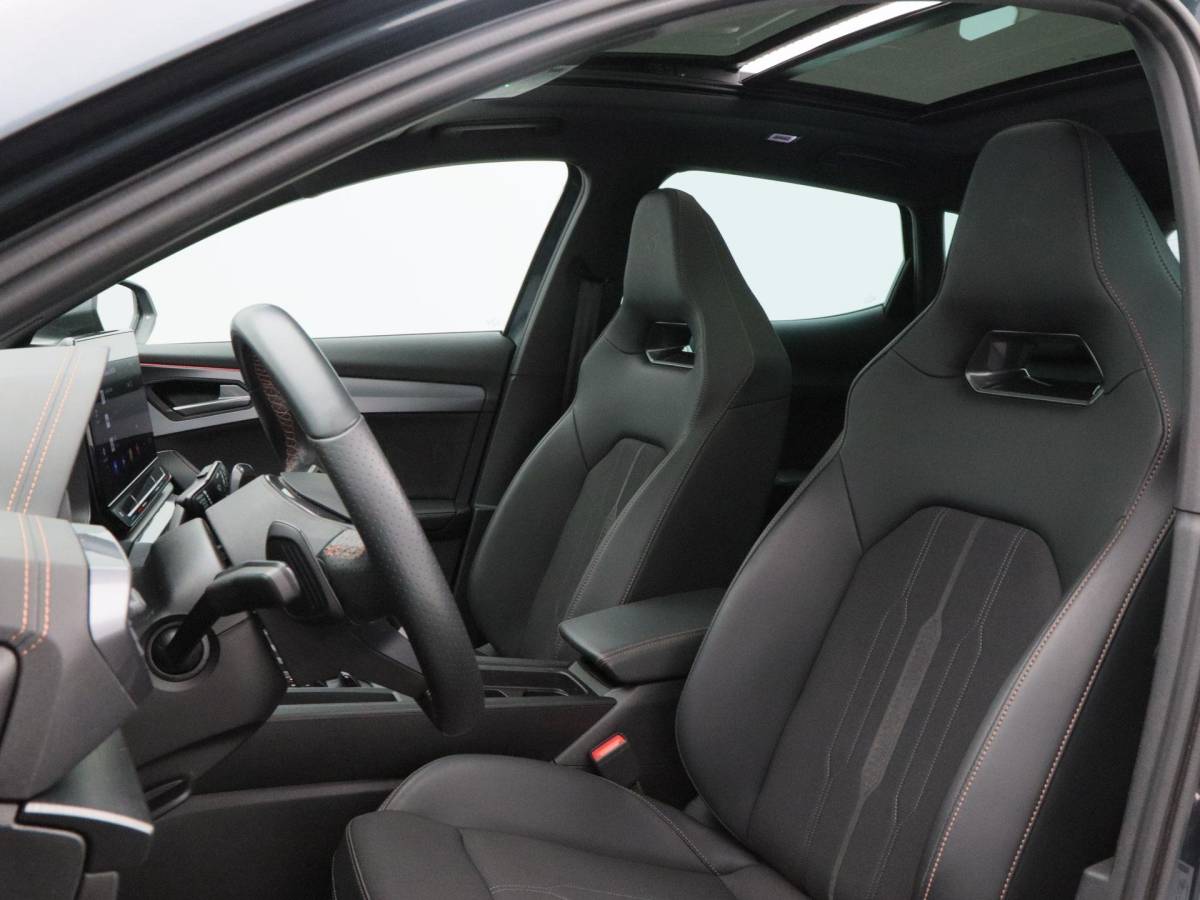 CUPRA Formentor CUPRA Formentor 1.4 e-Hybrid 204 Pk | Stoel/Stuur Verwarming | Panoramadak | Full LED | Adaptive Cruise | Navigatie | CarPlay | 19 Inch | 42.420 Km !!