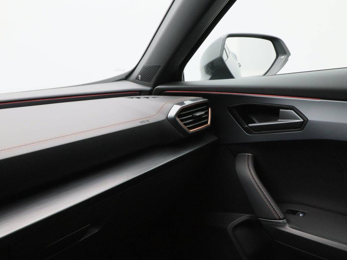 CUPRA Formentor CUPRA Formentor 1.4 e-Hybrid 204 Pk | Stoel/Stuur Verwarming | Panoramadak | Full LED | Adaptive Cruise | Navigatie | CarPlay | 19 Inch | 42.420 Km !!
