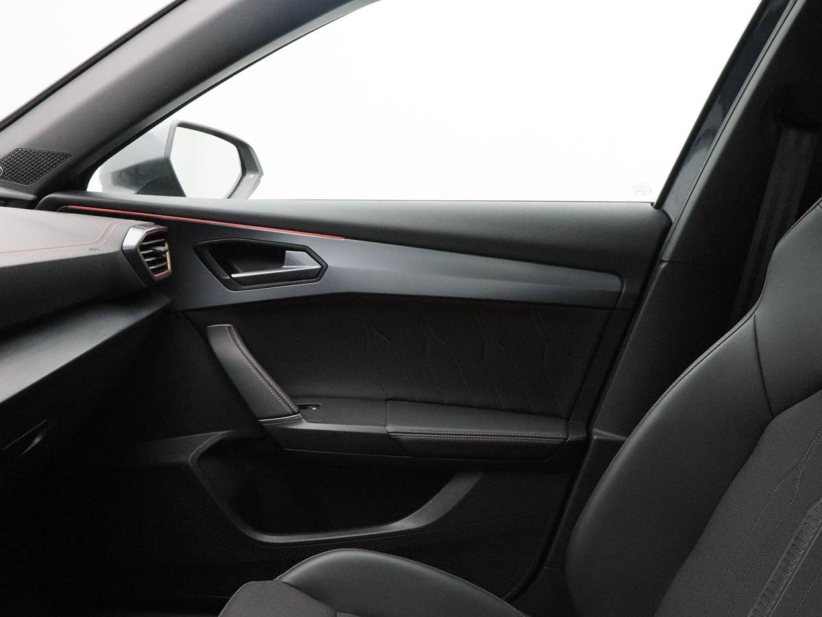 CUPRA Formentor CUPRA Formentor 1.4 e-Hybrid 204 Pk | Stoel/Stuur Verwarming | Panoramadak | Full LED | Adaptive Cruise | Navigatie | CarPlay | 19 Inch | 42.420 Km !!