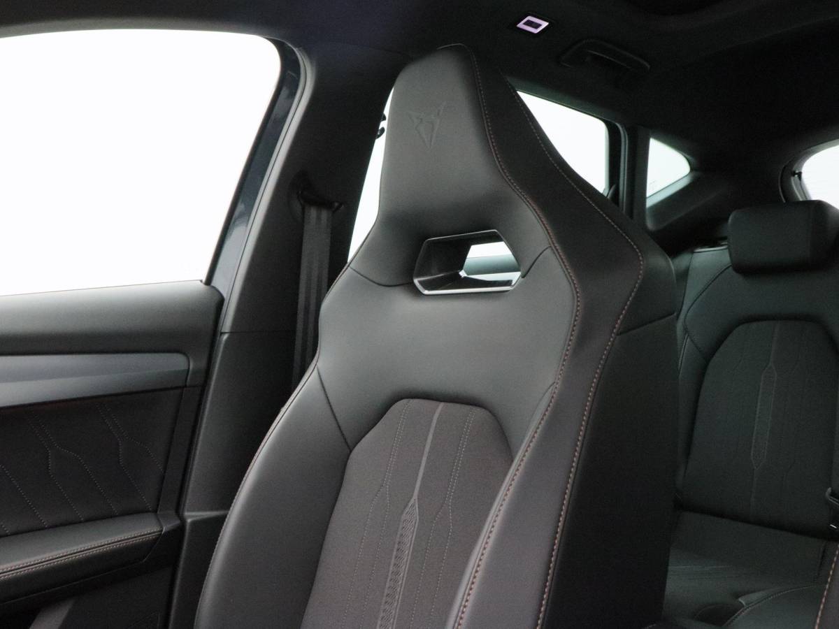 CUPRA Formentor CUPRA Formentor 1.4 e-Hybrid 204 Pk | Stoel/Stuur Verwarming | Panoramadak | Full LED | Adaptive Cruise | Navigatie | CarPlay | 19 Inch | 42.420 Km !!