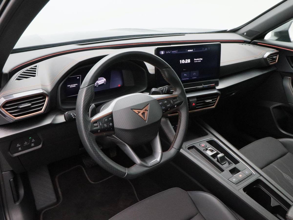 CUPRA Formentor CUPRA Formentor 1.4 e-Hybrid 204 Pk | Stoel/Stuur Verwarming | Panoramadak | Full LED | Adaptive Cruise | Navigatie | CarPlay | 19 Inch | 42.420 Km !!