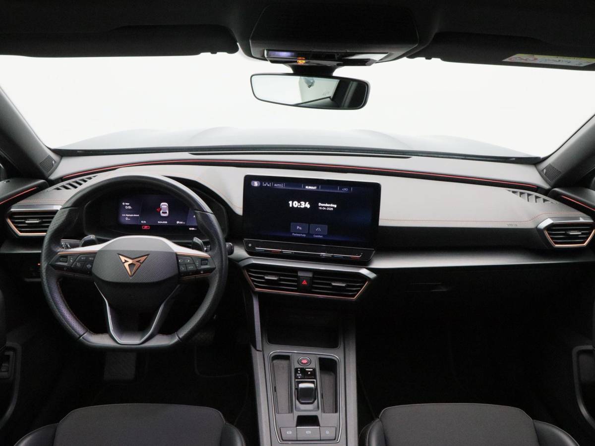 CUPRA Formentor CUPRA Formentor 1.4 e-Hybrid 204 Pk | Stoel/Stuur Verwarming | Panoramadak | Full LED | Adaptive Cruise | Navigatie | CarPlay | 19 Inch | 42.420 Km !!