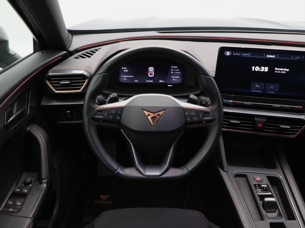 CUPRA Formentor CUPRA Formentor 1.4 e-Hybrid 204 Pk | Stoel/Stuur Verwarming | Panoramadak | Full LED | Adaptive Cruise | Navigatie | CarPlay | 19 Inch | 42.420 Km !!