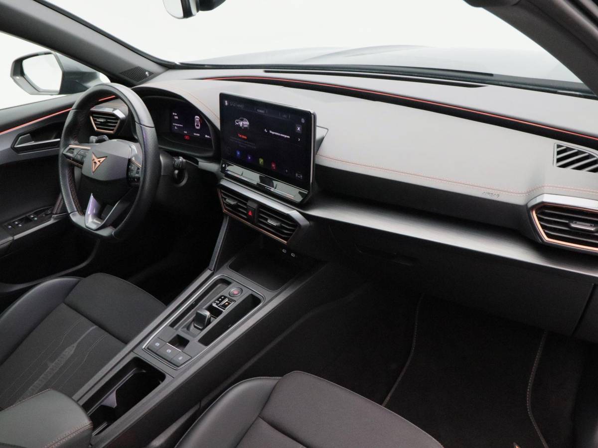 CUPRA Formentor CUPRA Formentor 1.4 e-Hybrid 204 Pk | Stoel/Stuur Verwarming | Panoramadak | Full LED | Adaptive Cruise | Navigatie | CarPlay | 19 Inch | 42.420 Km !!