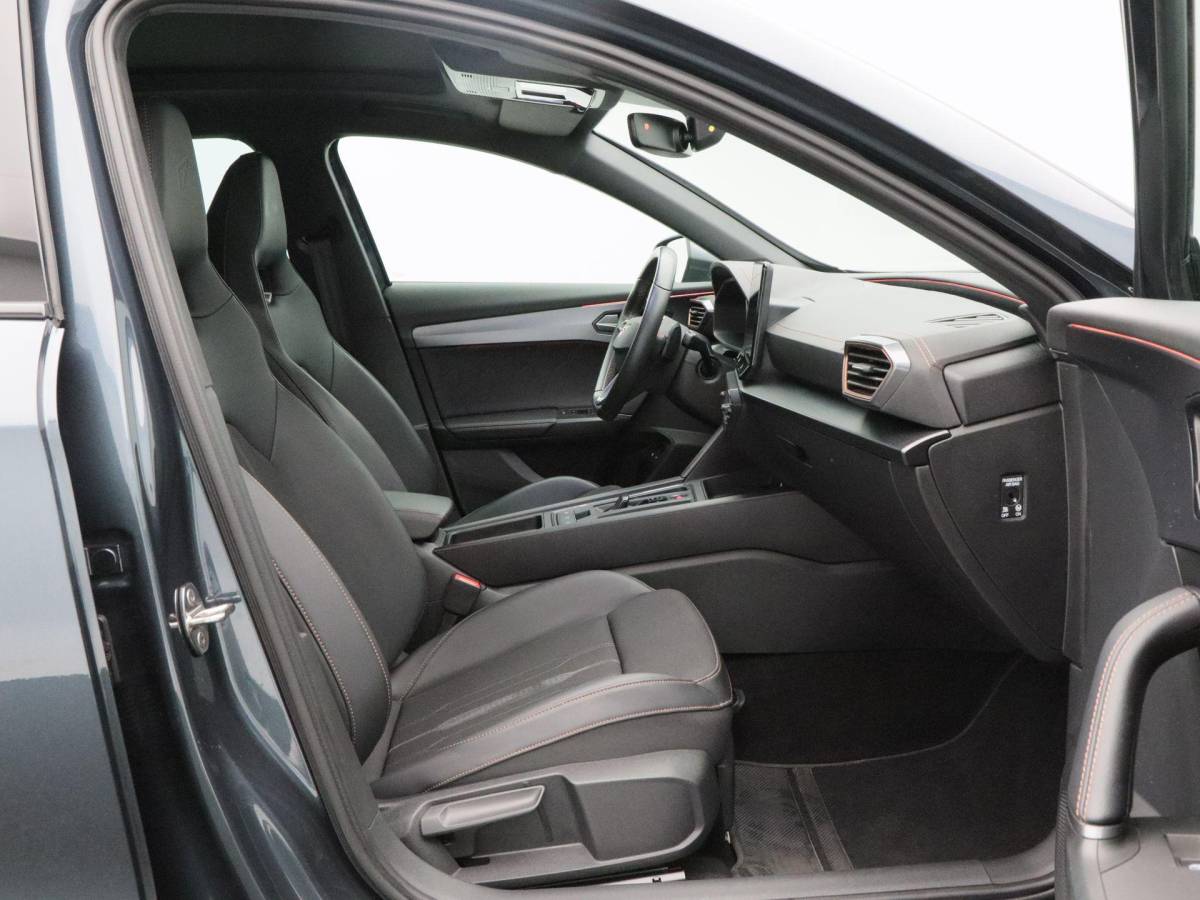 CUPRA Formentor CUPRA Formentor 1.4 e-Hybrid 204 Pk | Stoel/Stuur Verwarming | Panoramadak | Full LED | Adaptive Cruise | Navigatie | CarPlay | 19 Inch | 42.420 Km !!