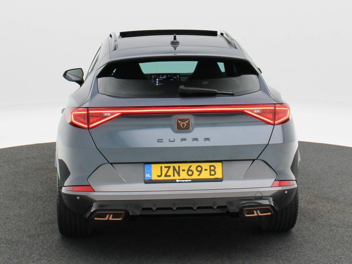 CUPRA Formentor CUPRA Formentor 1.4 e-Hybrid 204 Pk | Stoel/Stuur Verwarming | Panoramadak | Full LED | Adaptive Cruise | Navigatie | CarPlay | 19 Inch | 42.420 Km !!