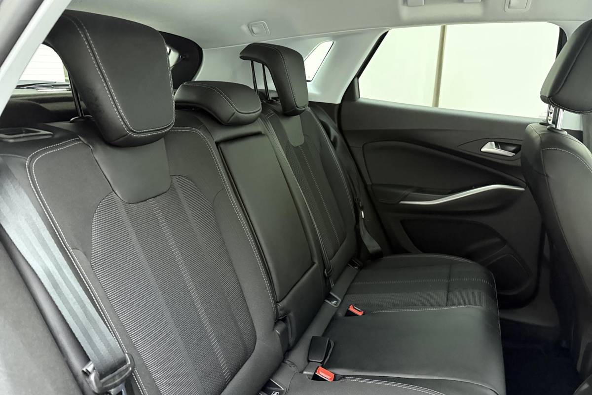Opel Grandland Opel Grandland 1.2 Turbo Level 3 | Adaptive Cruise Control | Stoelverwarming | Verwarmd stuurwiel | Navigatie | Camera | Elektrische kofferklep | Full LED | Keyless Entry & Start | 1e Eigenaar