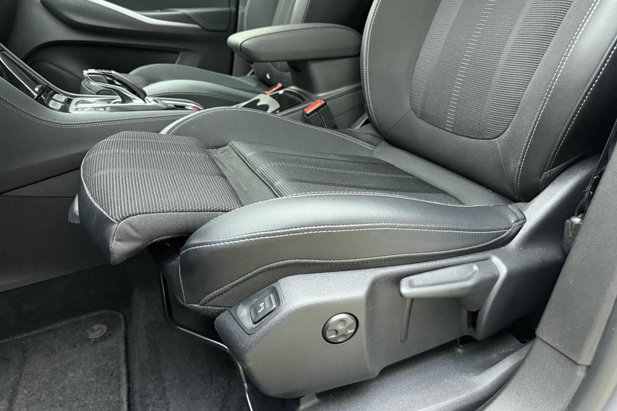 Opel Grandland Opel Grandland 1.2 Turbo Level 3 | Adaptive Cruise Control | Stoelverwarming | Verwarmd stuurwiel | Navigatie | Camera | Elektrische kofferklep | Full LED | Keyless Entry & Start | 1e Eigenaar
