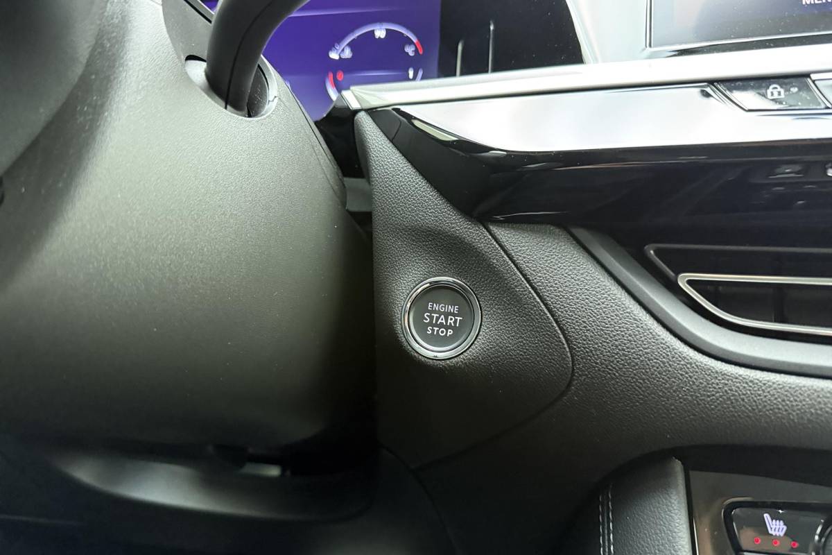 Opel Grandland Opel Grandland 1.2 Turbo Level 3 | Adaptive Cruise Control | Stoelverwarming | Verwarmd stuurwiel | Navigatie | Camera | Elektrische kofferklep | Full LED | Keyless Entry & Start | 1e Eigenaar