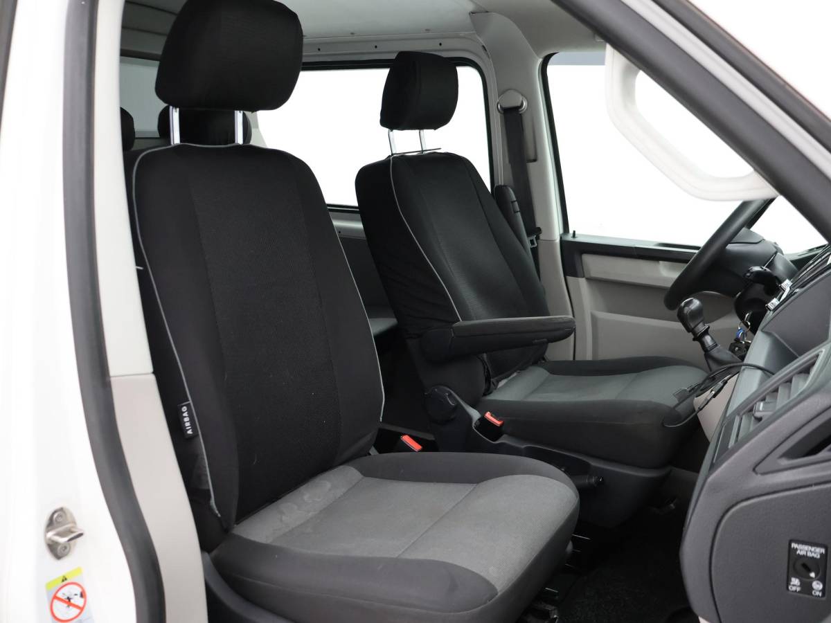 Volkswagen Transporter Volkswagen Transporter 2.0 TDI L2H1 5-PERS DUBBEL CABINE EURO 6 | APPLE CARPLAY | TREKHAAK 2200 KG | CAMERA