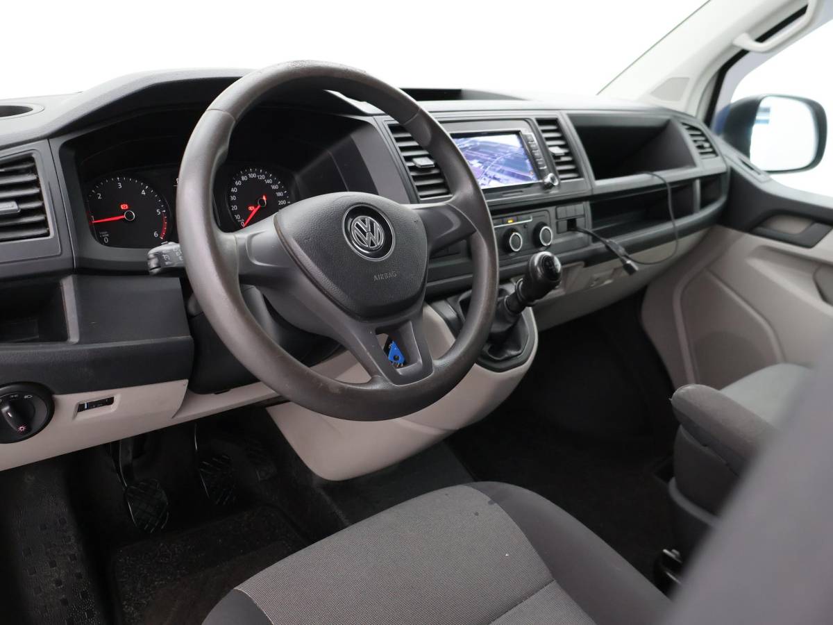 Volkswagen Transporter Volkswagen Transporter 2.0 TDI L2H1 5-PERS DUBBEL CABINE EURO 6 | APPLE CARPLAY | TREKHAAK 2200 KG | CAMERA