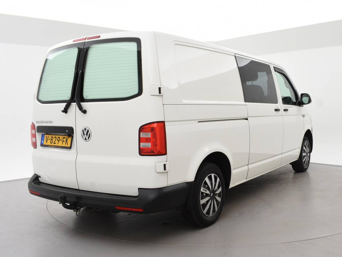 Volkswagen Transporter Volkswagen Transporter 2.0 TDI L2H1 5-PERS DUBBEL CABINE EURO 6 | APPLE CARPLAY | TREKHAAK 2200 KG | CAMERA