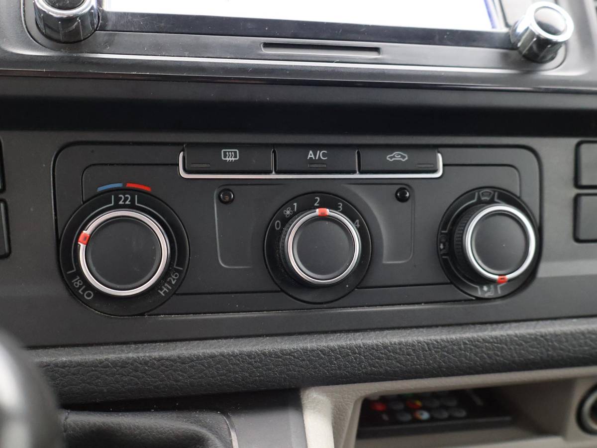 Volkswagen Transporter Volkswagen Transporter 2.0 TDI L2H1 5-PERS DUBBEL CABINE EURO 6 | APPLE CARPLAY | TREKHAAK 2200 KG | CAMERA