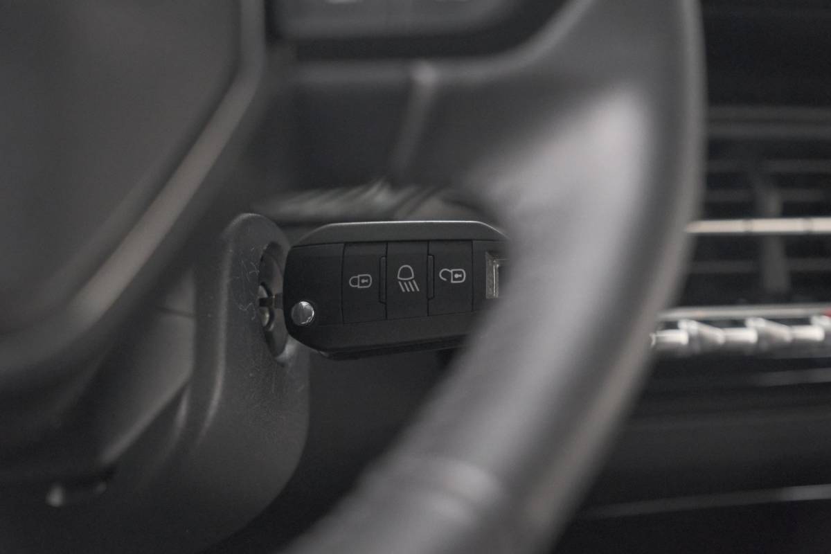 Peugeot 208 Peugeot 208 PureTech 100 Allure | Apple Carplay | Parkeersensoren | Climate Control