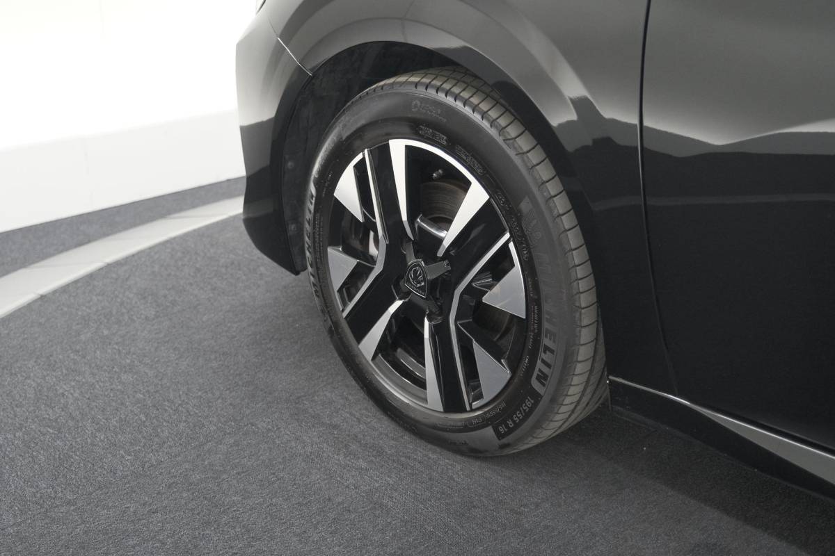 Peugeot 208 Peugeot 208 PureTech 100 Allure | Apple Carplay | Parkeersensoren | Climate Control