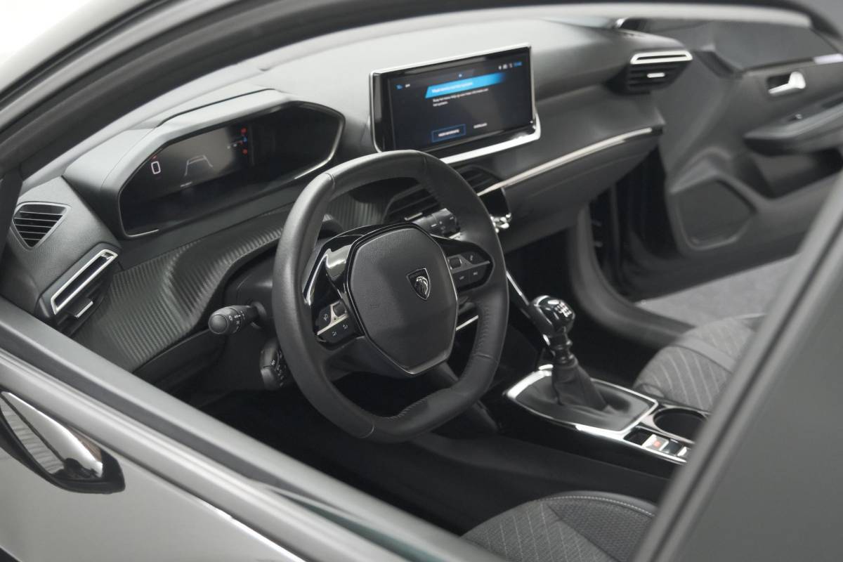 Peugeot 208 Peugeot 208 PureTech 100 Allure | Apple Carplay | Parkeersensoren | Climate Control