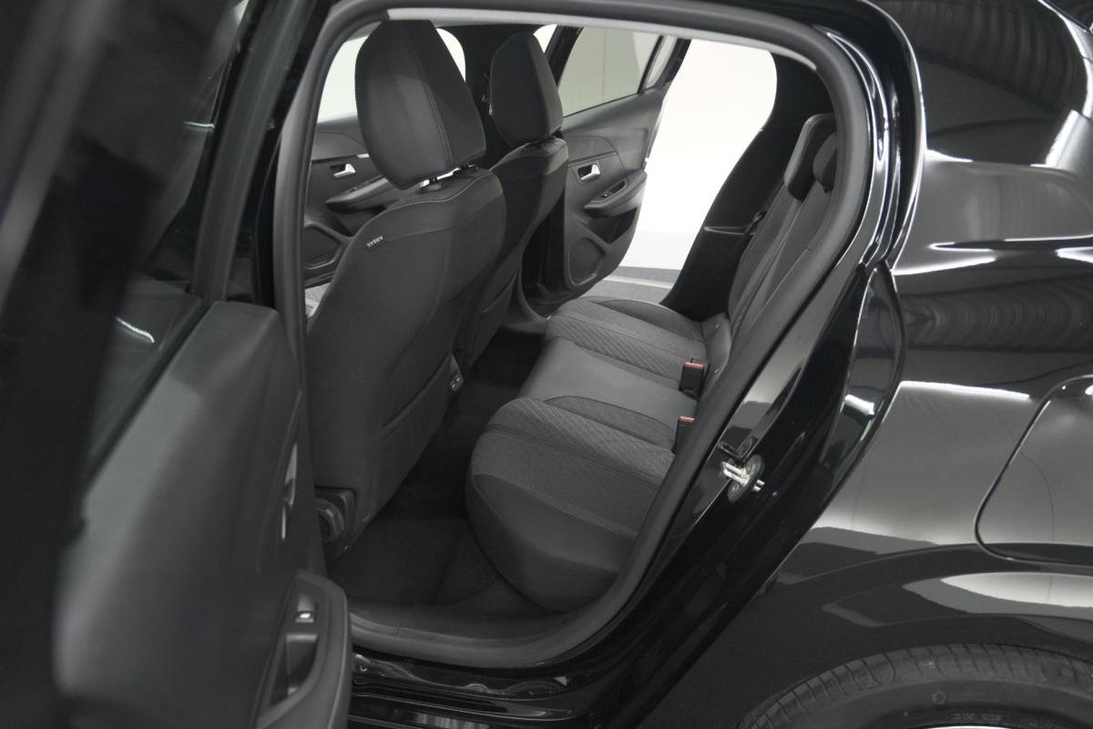 Peugeot 208 Peugeot 208 PureTech 100 Allure | Apple Carplay | Parkeersensoren | Climate Control
