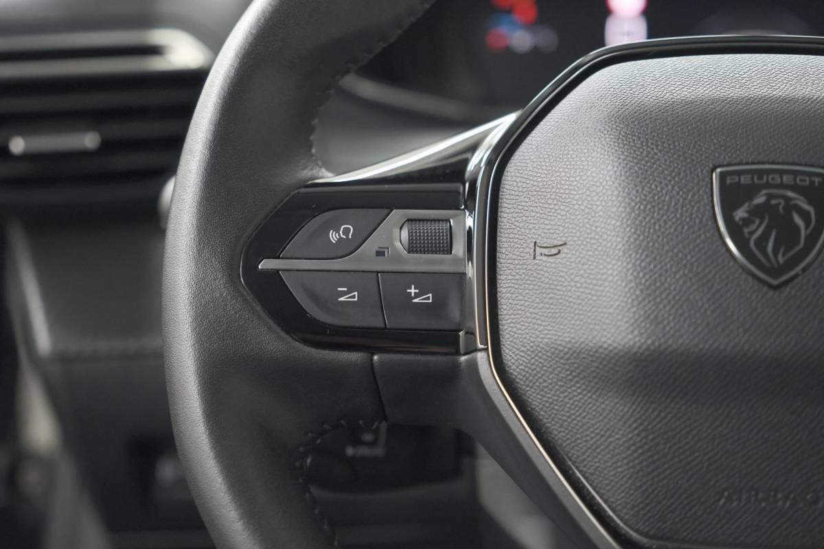 Peugeot 208 Peugeot 208 PureTech 100 Allure | Apple Carplay | Parkeersensoren | Climate Control