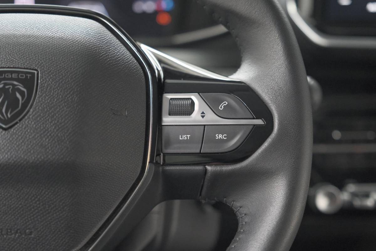 Peugeot 208 Peugeot 208 PureTech 100 Allure | Apple Carplay | Parkeersensoren | Climate Control