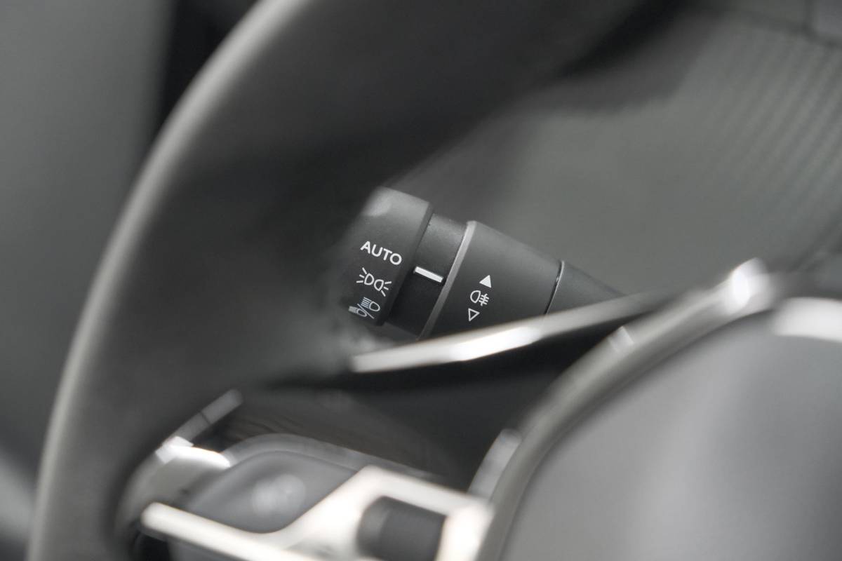Peugeot 208 Peugeot 208 PureTech 100 Allure | Apple Carplay | Parkeersensoren | Climate Control
