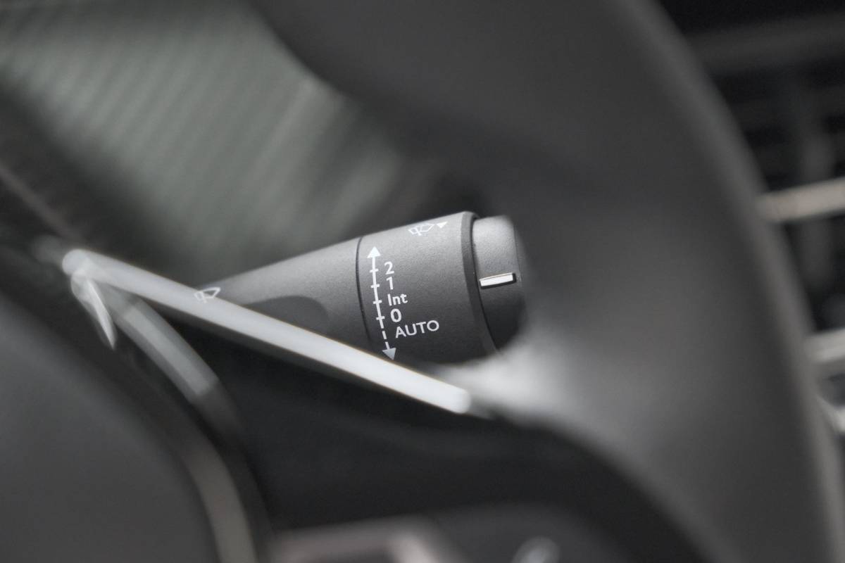 Peugeot 208 Peugeot 208 PureTech 100 Allure | Apple Carplay | Parkeersensoren | Climate Control